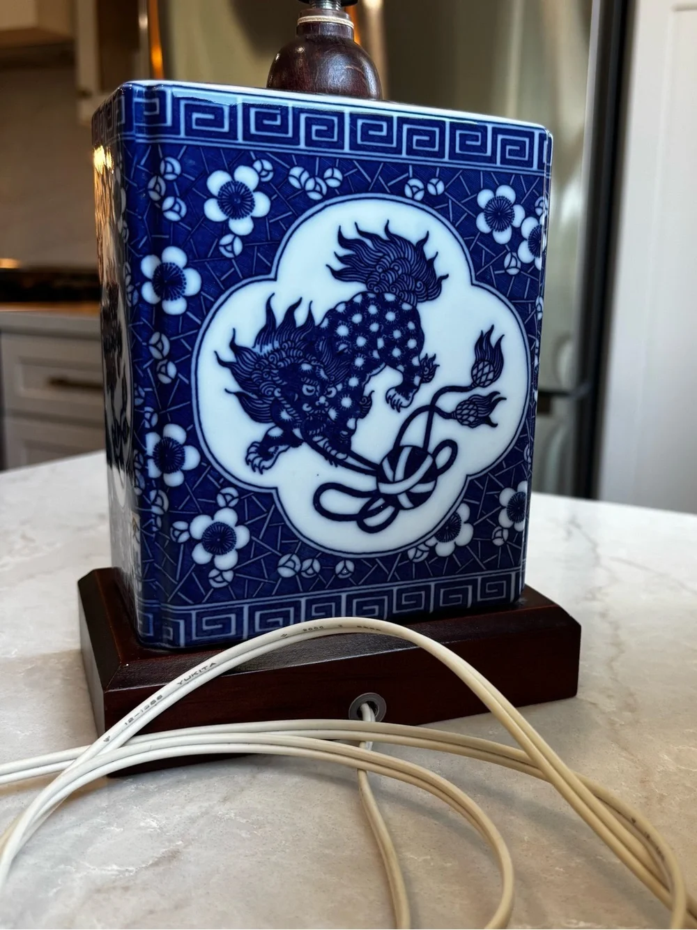 Chinoiserie Blue & White Foo Dog Porcelain Tea Caddy Table Lamp Vintage